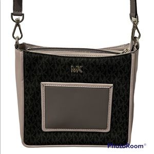 NWOT MICHAEL KORS PURSE !!! 🔥🔥🔥🔥🔥